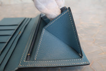 画像をギャラリービューアに読み込む, HERMES／エルメス ベアンクラシック ヴォーエプソン ブルージーン □B刻印 財布 700060105
