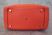 Load image into Gallery viewer, HERMES LINDY 26 Clemence leather Orange poppy C Engraving Shoulder bag 800090076
