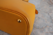 Load image into Gallery viewer, HERMES BOLIDE 35  Graine Couchevel leather Jaune 〇S Engraving Shoulder bag 600070195
