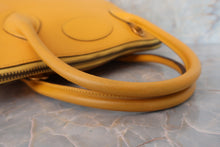 Load image into Gallery viewer, HERMES BOLIDE 35  Graine Couchevel leather Jaune 〇S Engraving Shoulder bag 600070195
