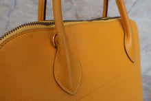 Load image into Gallery viewer, HERMES BOLIDE 35  Graine Couchevel leather Jaune 〇S Engraving Shoulder bag 600070195
