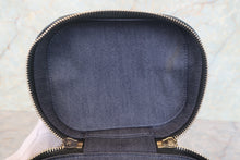 Load image into Gallery viewer, CHANEL CC mark vanity Lambskin Black/Gold hadware Vanity 700120164
