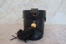 Load image into Gallery viewer, CHANEL Matelasse fringe shoulder bag Lambskin Black/Gold hadware Shoulder bag 700120194
