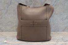 将图片加载到图库查看器，HERMES／GOOD NEWS PM Clemence leather Etoupe gray □N刻印 Shoulder bag 600110163
