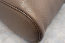 将图片加载到图库查看器，HERMES／GOOD NEWS PM Clemence leather Etoupe gray □N刻印 Shoulder bag 600110163
