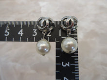 Load image into Gallery viewer, ＣＨＡＮＥＬ CC mark Earring  Silver plate  Silver  Earring  20120106
