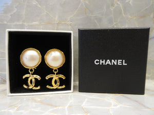 CHANEL CC mark Pearl earring Gold plate Gold Earring 400040140