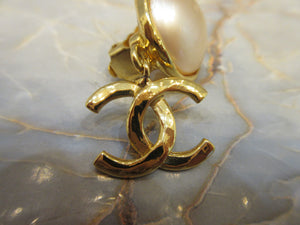 CHANEL CC mark Pearl earring Gold plate Gold Earring 400040140