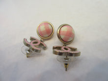 Load image into Gallery viewer, ＣＨＡＮＥＬ CC mark Earring   Gold plate  Pink/Gold  Earring  20090053
