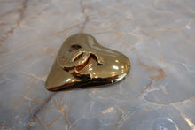 Load image into Gallery viewer, CHANEL CC mark Heart broochGold plate Gold Brooch 400050045
