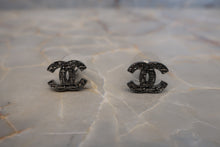 Load image into Gallery viewer, CHANEL CC mark earring Silver plate Silver Earring 500010022
