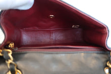 Load image into Gallery viewer, CHANEL Mini Matelasse single flap chain shoulder bag Lambskin Black/Gold hadware Shoulder bag 500040035
