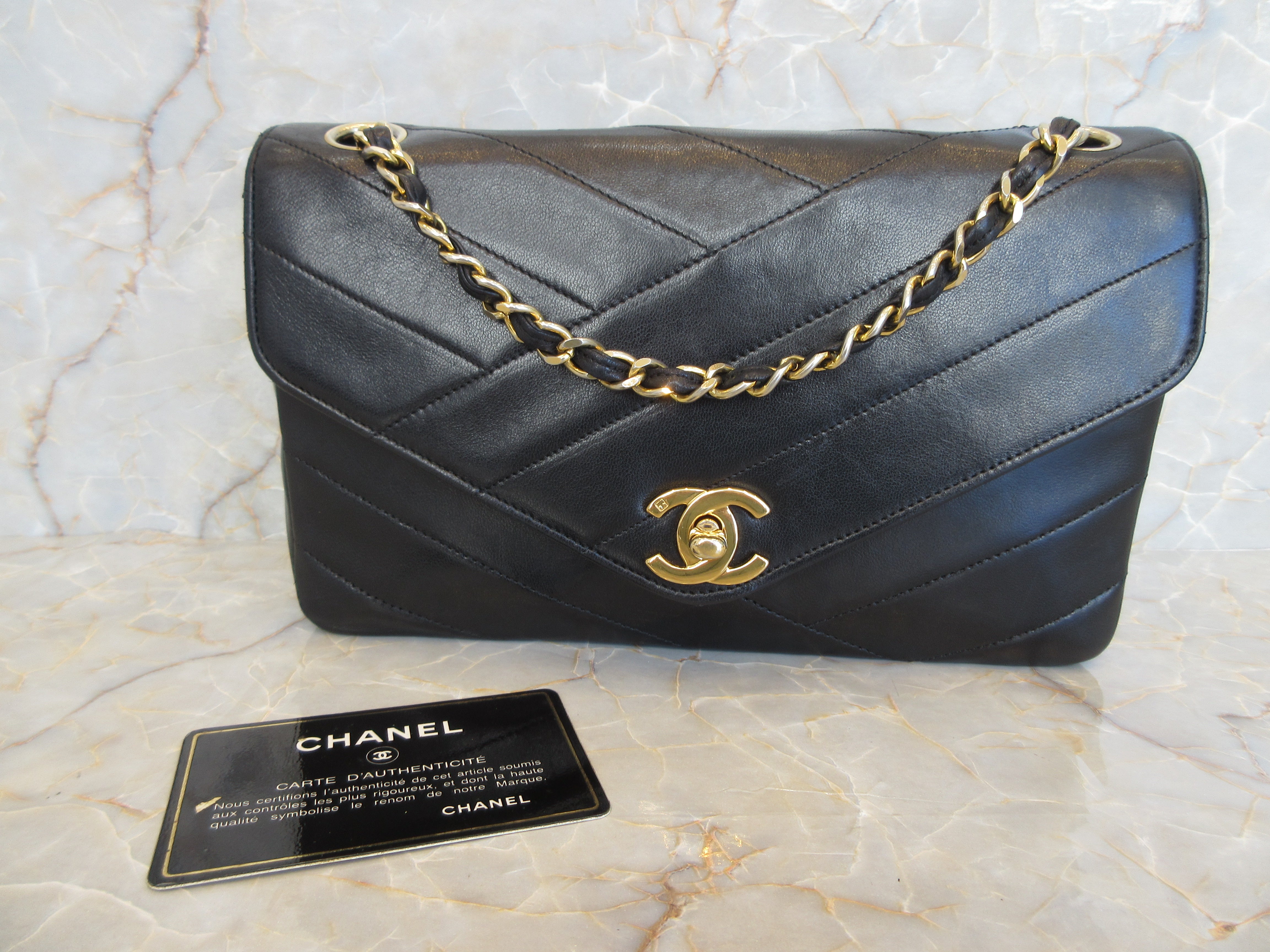 CHANEL シャネル ラムスキン チェーンショルダーバッグ ブラック CHANEL/シャネル Vステッチシングルフラップチェーンショルダーバッグ