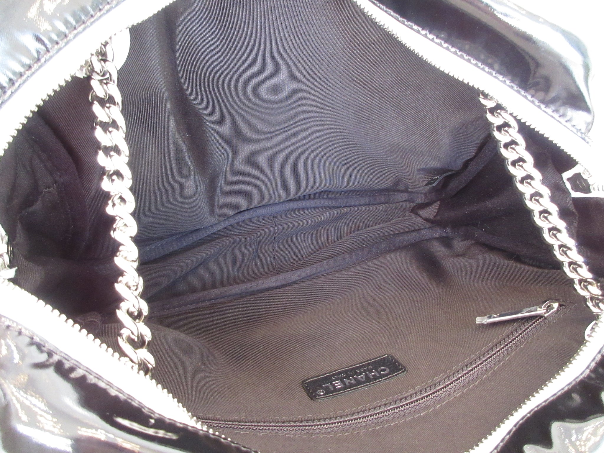 CHANEL/LA PAUSA Logo chain shoulder bag vinyl Black/White/Silver hadwa –  BRANDSHOP-RESHINE