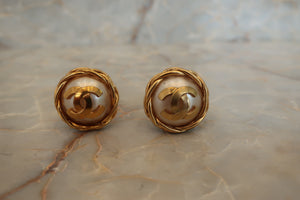 CHANEL CC mark Pearl earring Gold plate Gold CHANEL CC mark Pearl earring 500010120