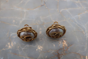 CHANEL CC mark Pearl earring Gold plate Gold CHANEL CC mark Pearl earring 500010120