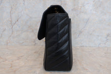 Load image into Gallery viewer, CHANEL V-Stitch single flap chain shoulder bag Caviar skin Black/Gold hadware Shoulder bag 500030056
