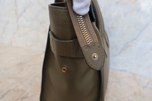 CELINE LUGGAGE MICRO SHOPPER Leather Khaki Tote bag 400110026