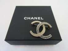 Load image into Gallery viewer, ＣＨＡＮＥＬ CC mark Brooch  Gold plate  Gold/Blue /White  Ｂ18Ｃ Brooch 20080078
