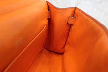 Load image into Gallery viewer, HERMES Pochette Kelly Mini Swift leather Orange □L Engraving Hand bag 400060126
